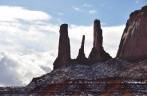 Formação conhecida como 'Three Sisters', no Monument Valley, no Arizona, nos Estados Unidos